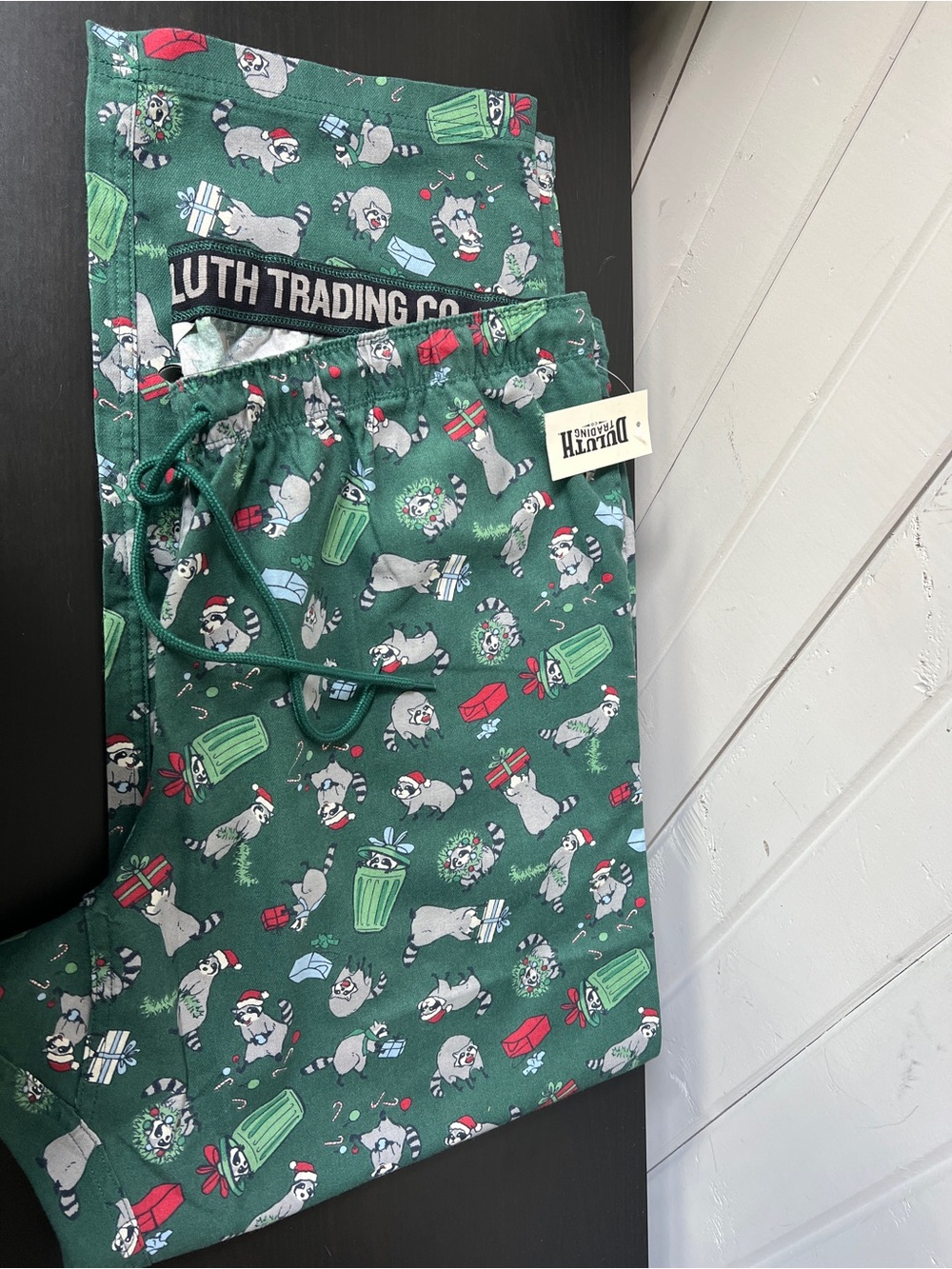 NWT Duluth Trading Men’s XL Green Holiday Raccoon Trashcan Sleep Pants